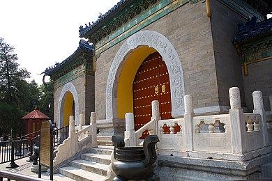 经典作品回归 《植物大战僵尸：重植版》上市宣传片